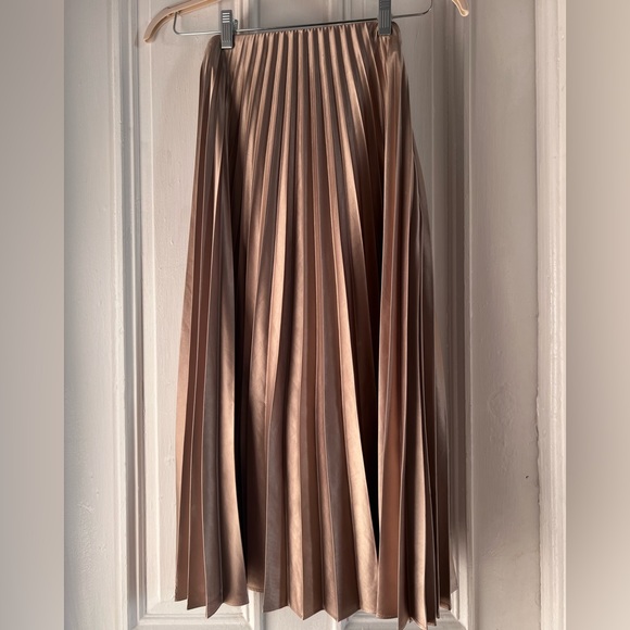 Zara Gold Pleated Skirt - Picture 2 of 5